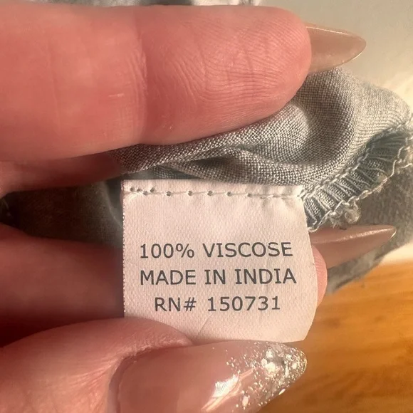 Young Threads Boho Flowy Blouse Size L - NWT - Picture 8 of 8